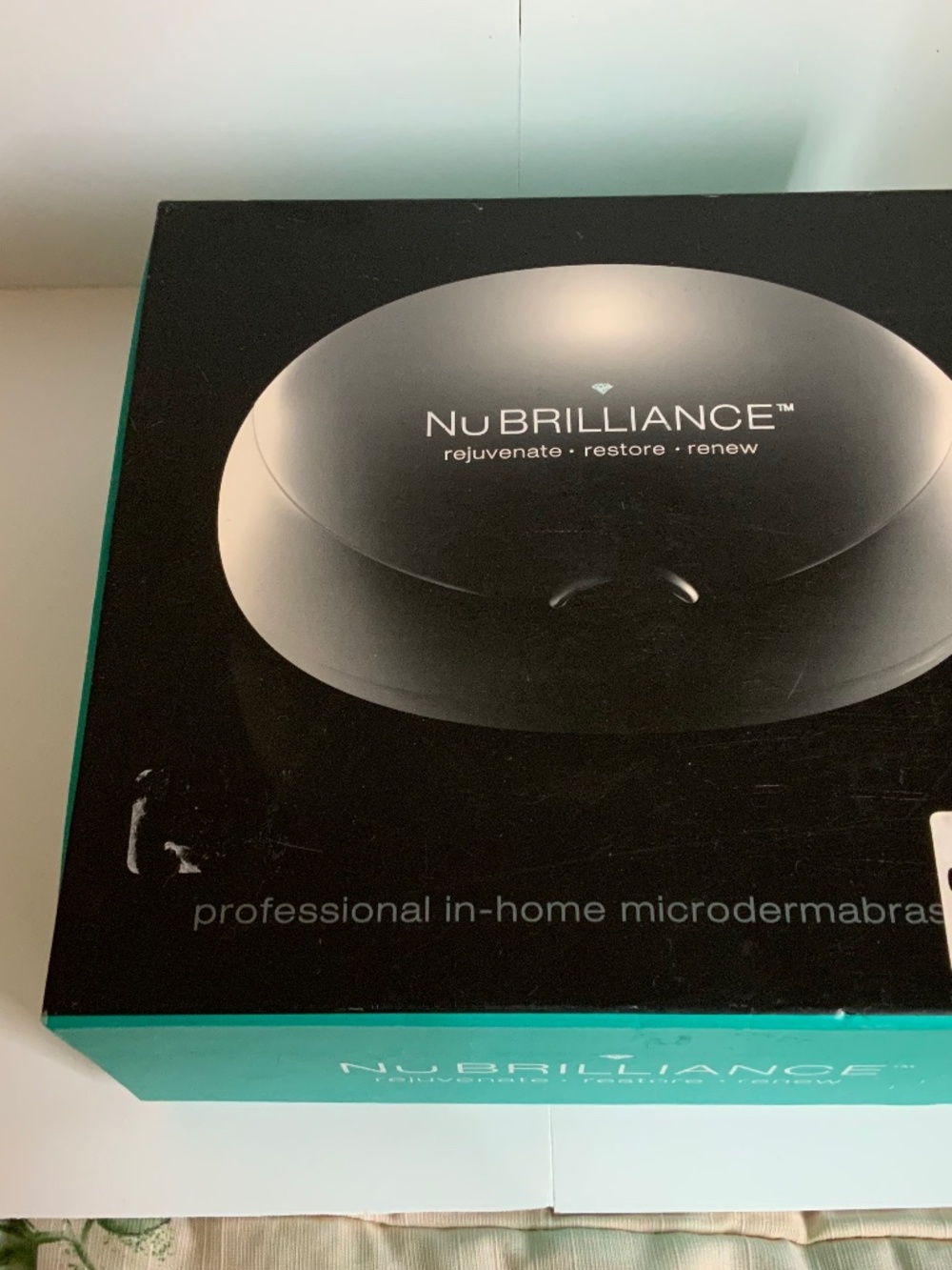 Nubrilliance microdermabrasion system